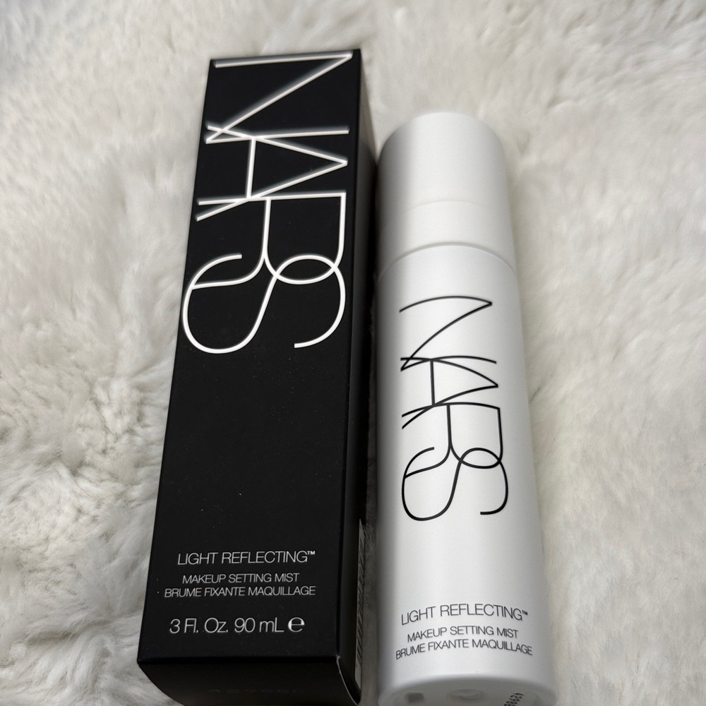 NARS Light Reflecting Setting Mist - Black and White